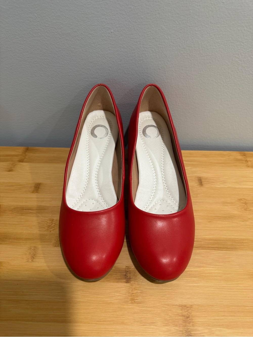 Classic Pump Red - Picture 2 of 7